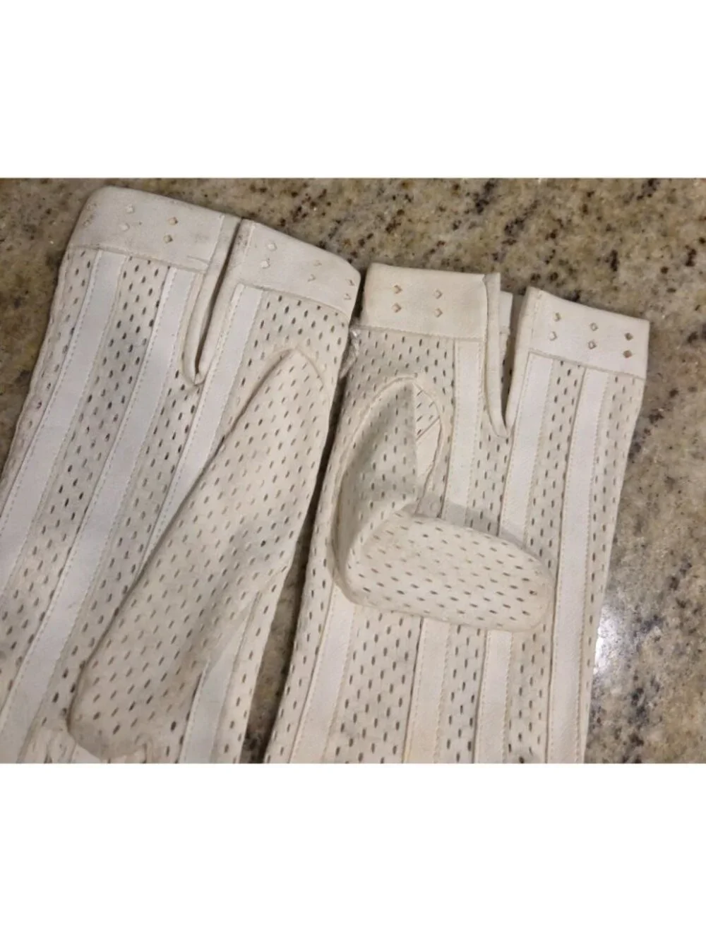 Vintage Womens Size 6.5 M/L Off-White Cotton Mesh Leather Stripe Gloves